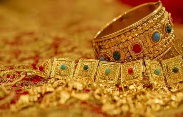 Gold prices record massive increase in Pakistan