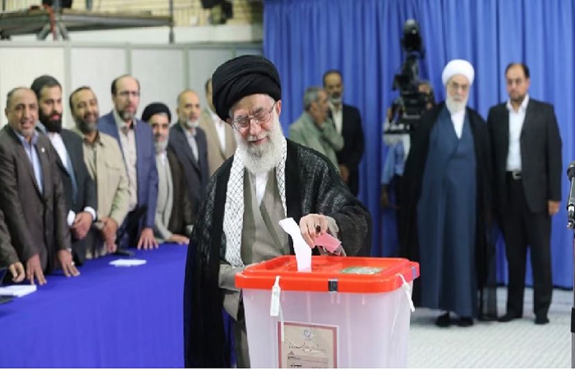 ایران میں قبل از وقت صدارتی انتخاب کے لیے ووٹنگ جاری ہے